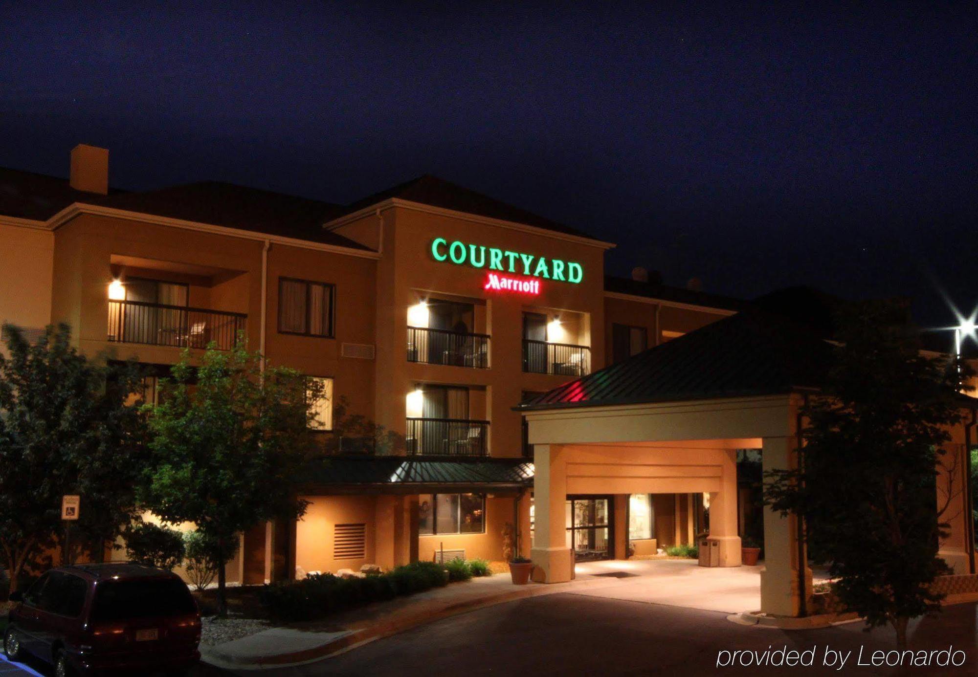 Courtyard By Marriott Flint Grand Blanc Hotel Ngoại thất bức ảnh